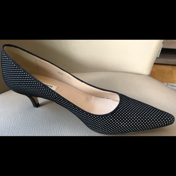 Pumps - Picture 2 of 6